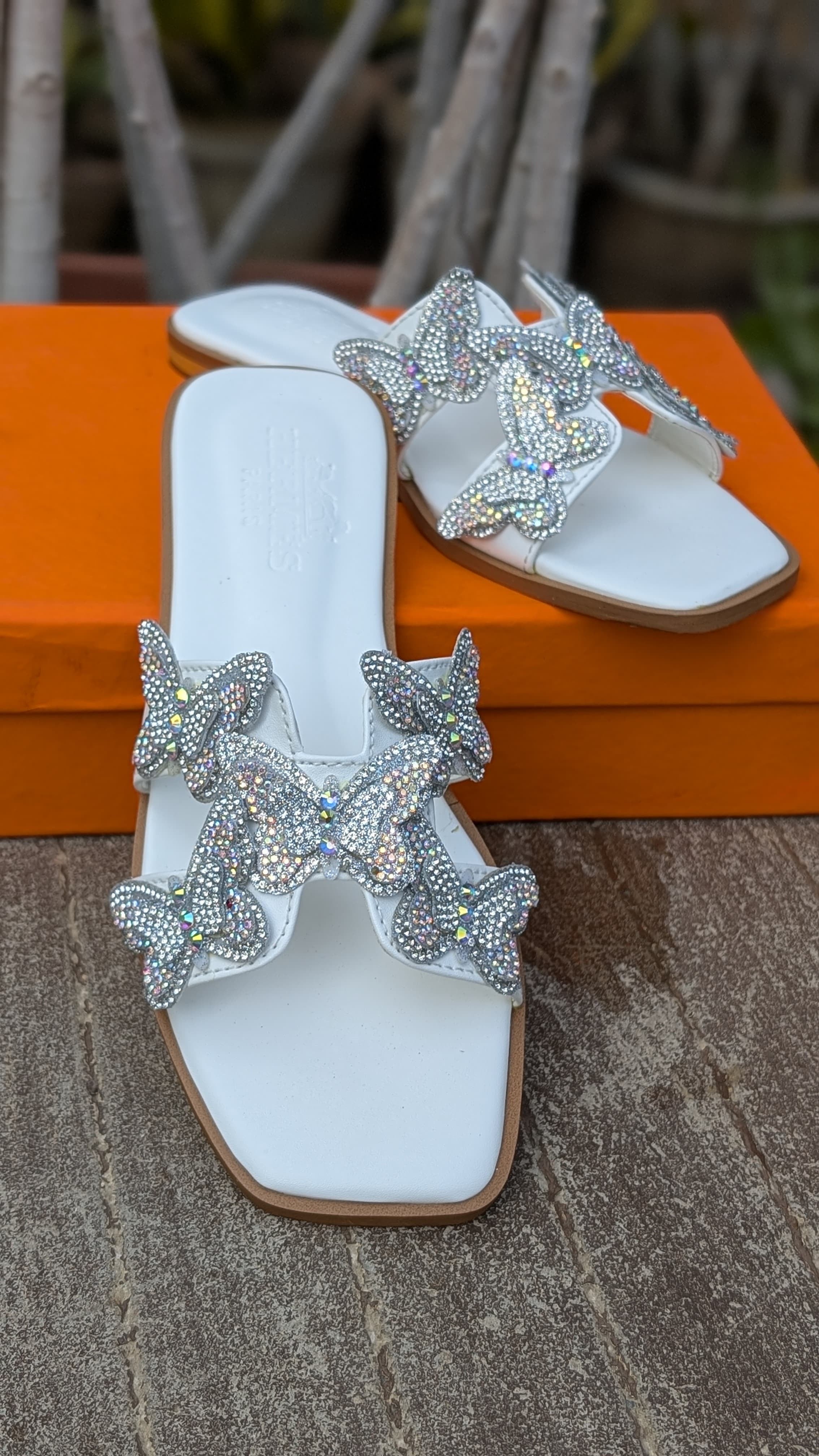 HERMES-BUTTERFLY CRYSTAL FLATS