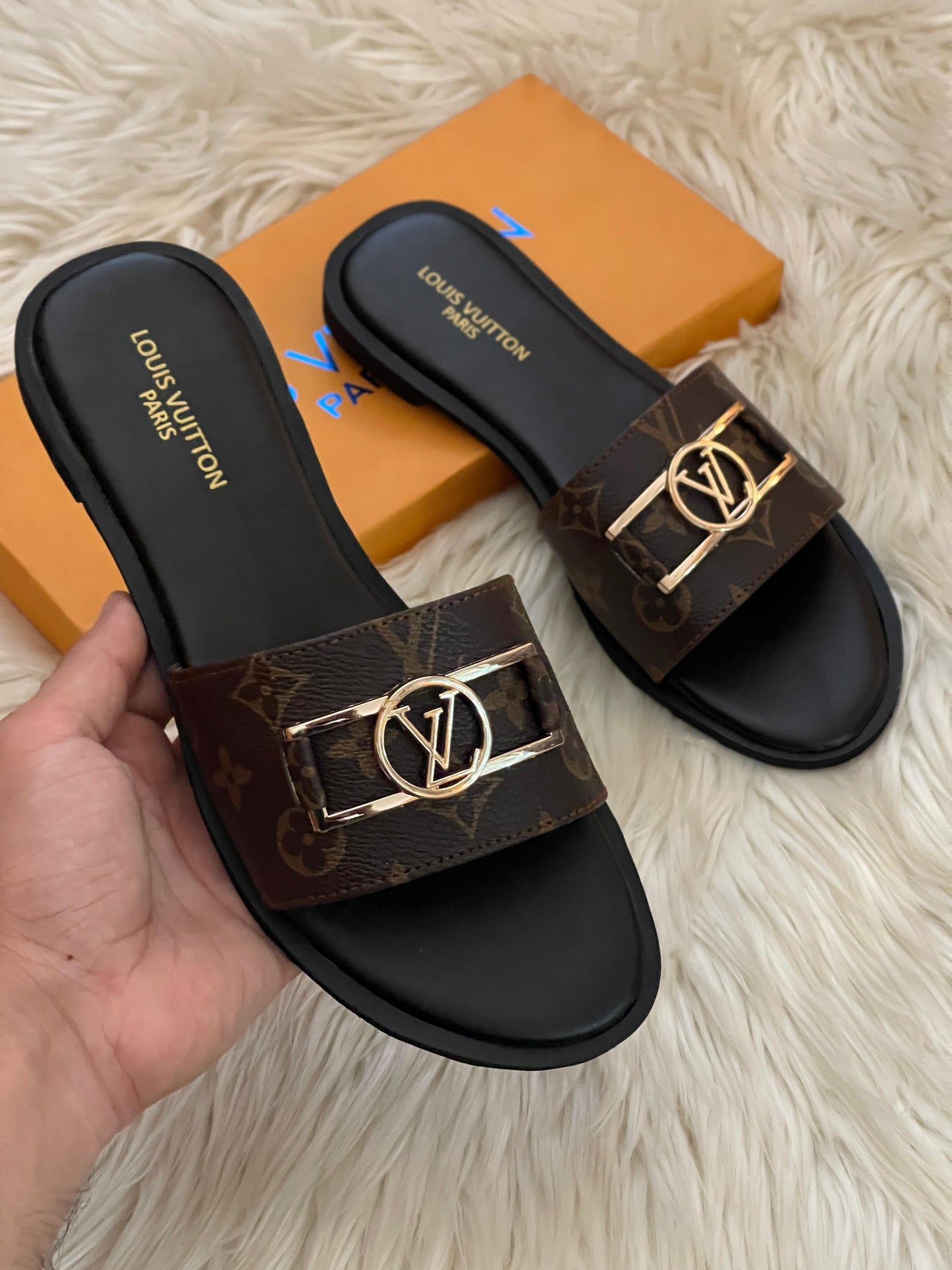 LV FLATS