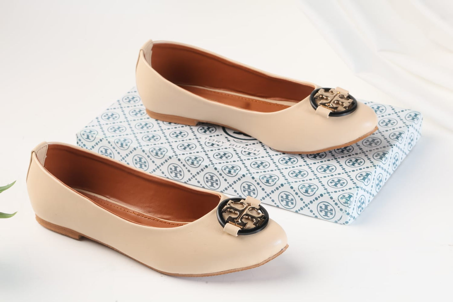 TORY BURCH CASUAL PUMPS