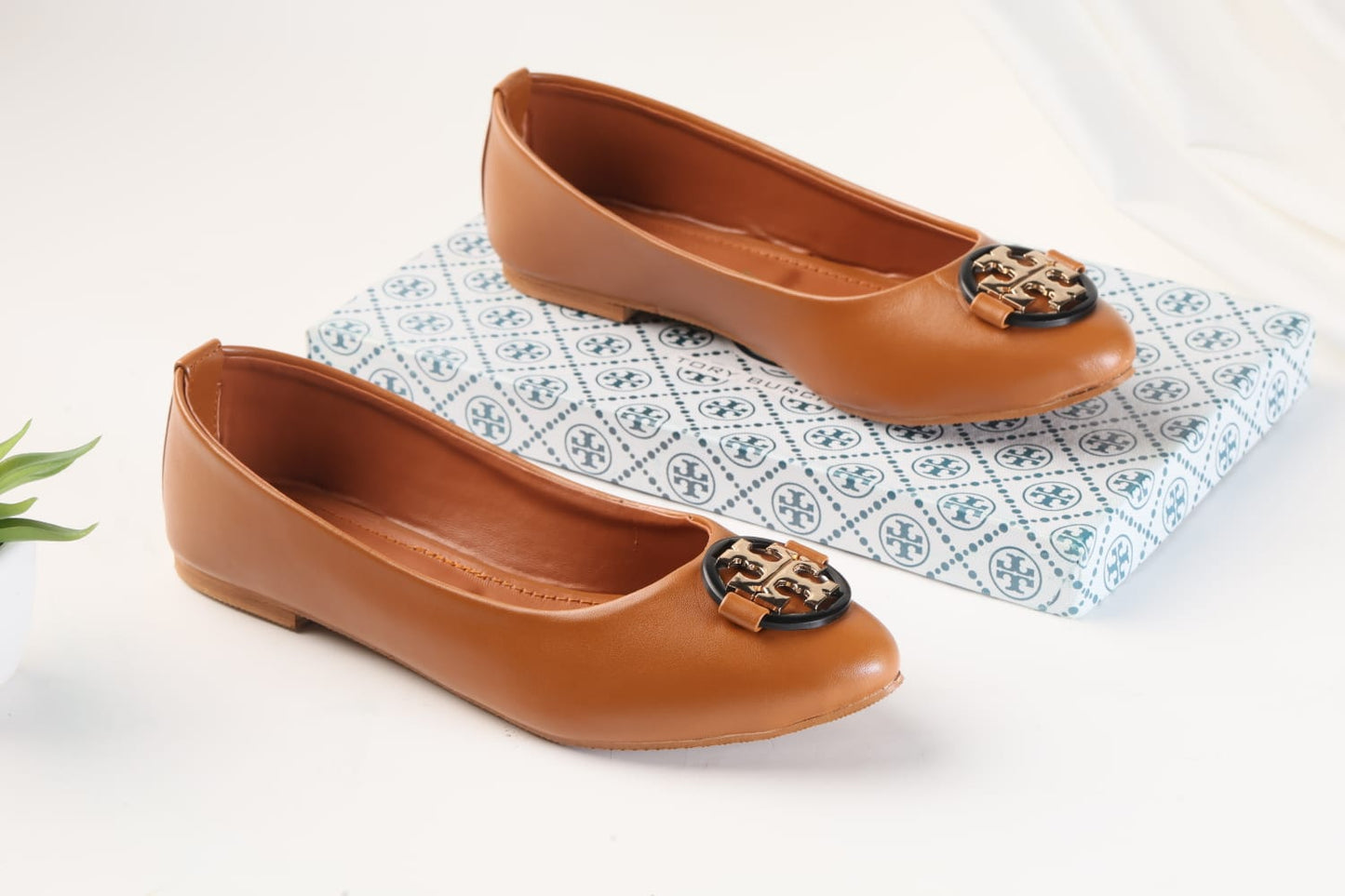 TORY BURCH CASUAL PUMPS