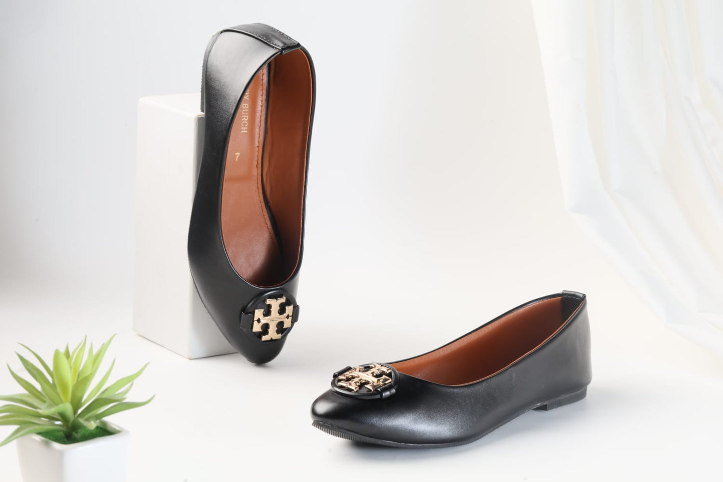 TORY BURCH CASUAL PUMPS