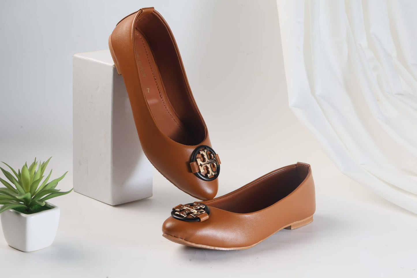 TORY BURCH CASUAL PUMPS